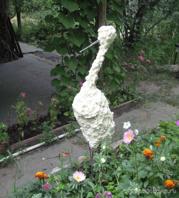 Как сделать садовые фигуры с помощью монтажной пены?