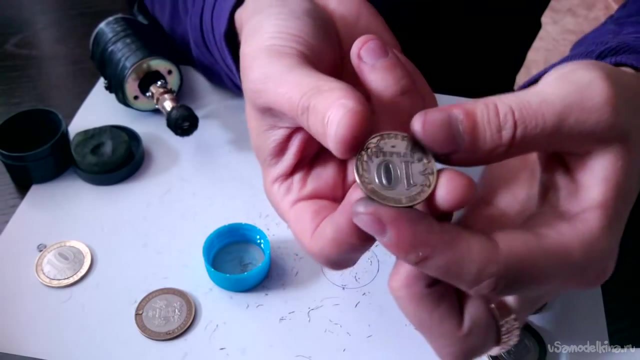 Брелок шарик из монет , как сделать