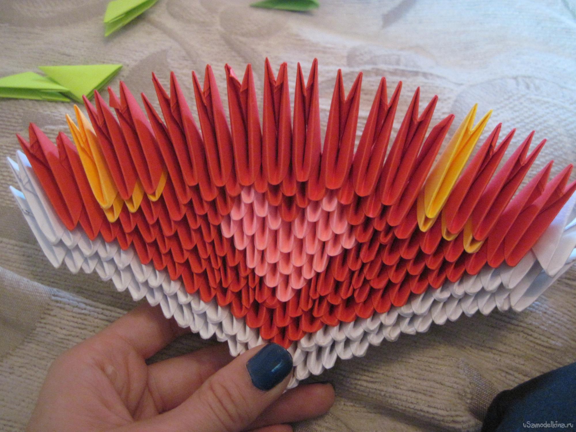 Модульное оригами сердце из белых модулей