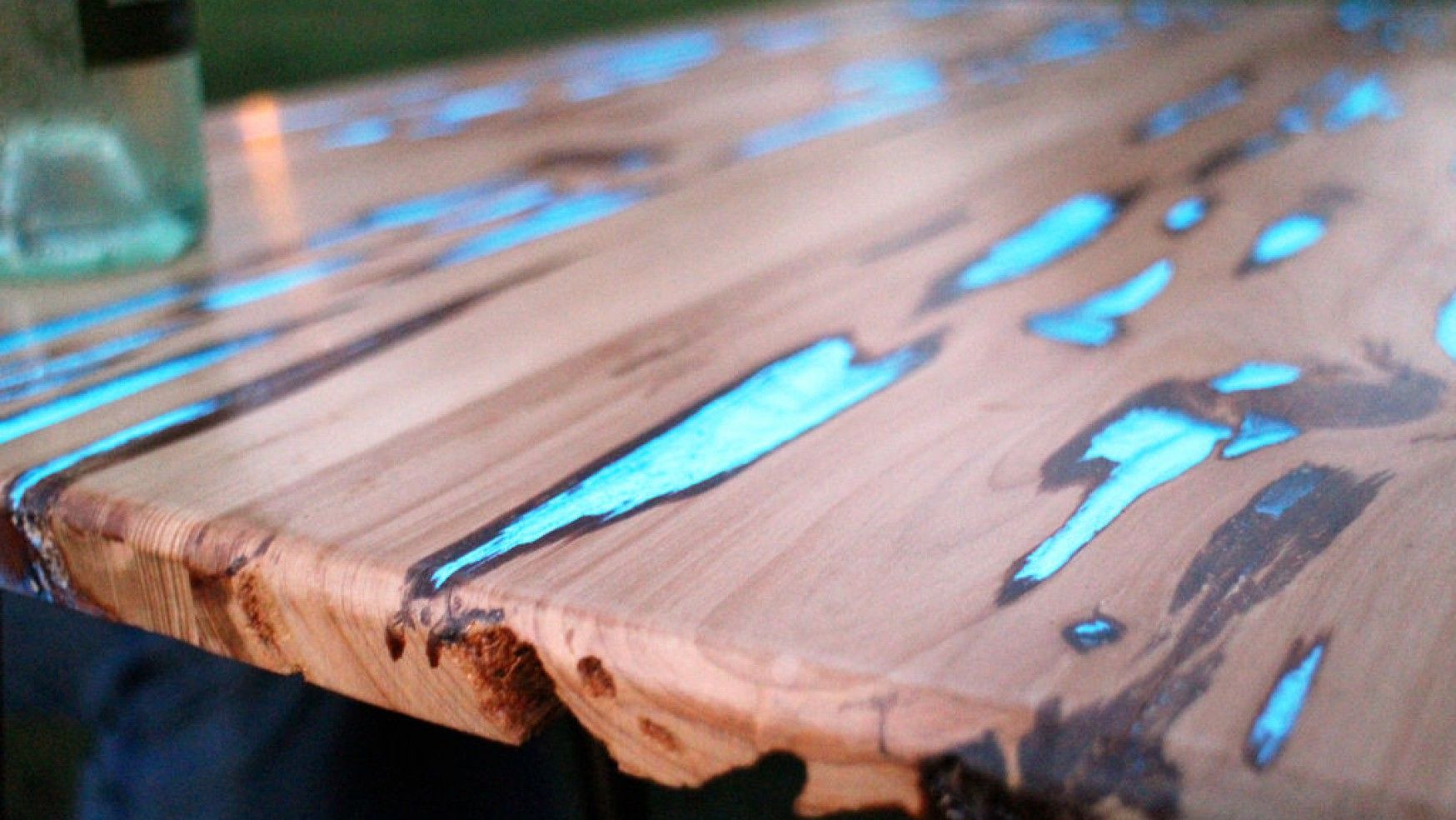 обработка деревянного стола на улице