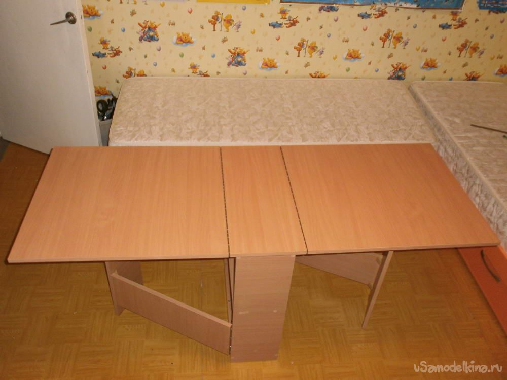 Переносной складной столик для работы в домашней мастерской или гараже