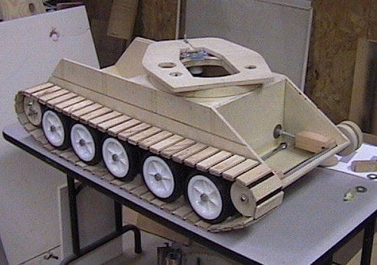 Радиоуправляемый танк на Arduino Nano