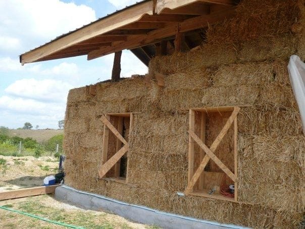 Строим дом из соломы и глины