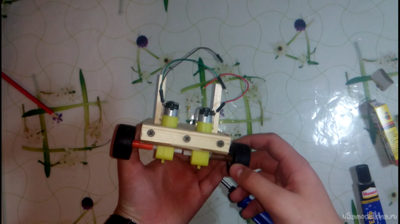 Самодельный робот на Arduino, следующий за рукой