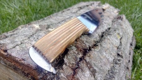 Ножик из пильного диска и фанеры