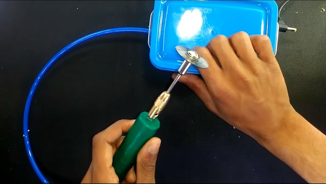 Как сделать МИНИ-ДРЕЛЬ (дремель) своими руками. How to make a Mini drill. Бормашина