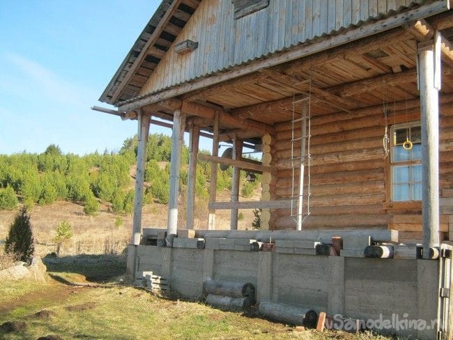 Дом на высоком фундаменте фото