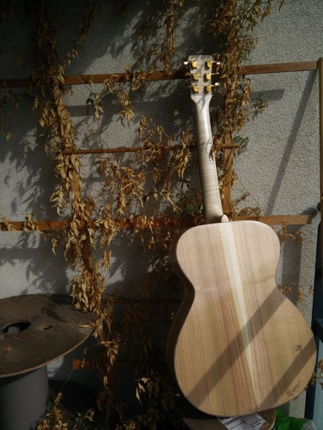 Регулировка грифа акустической гитары шестигранником