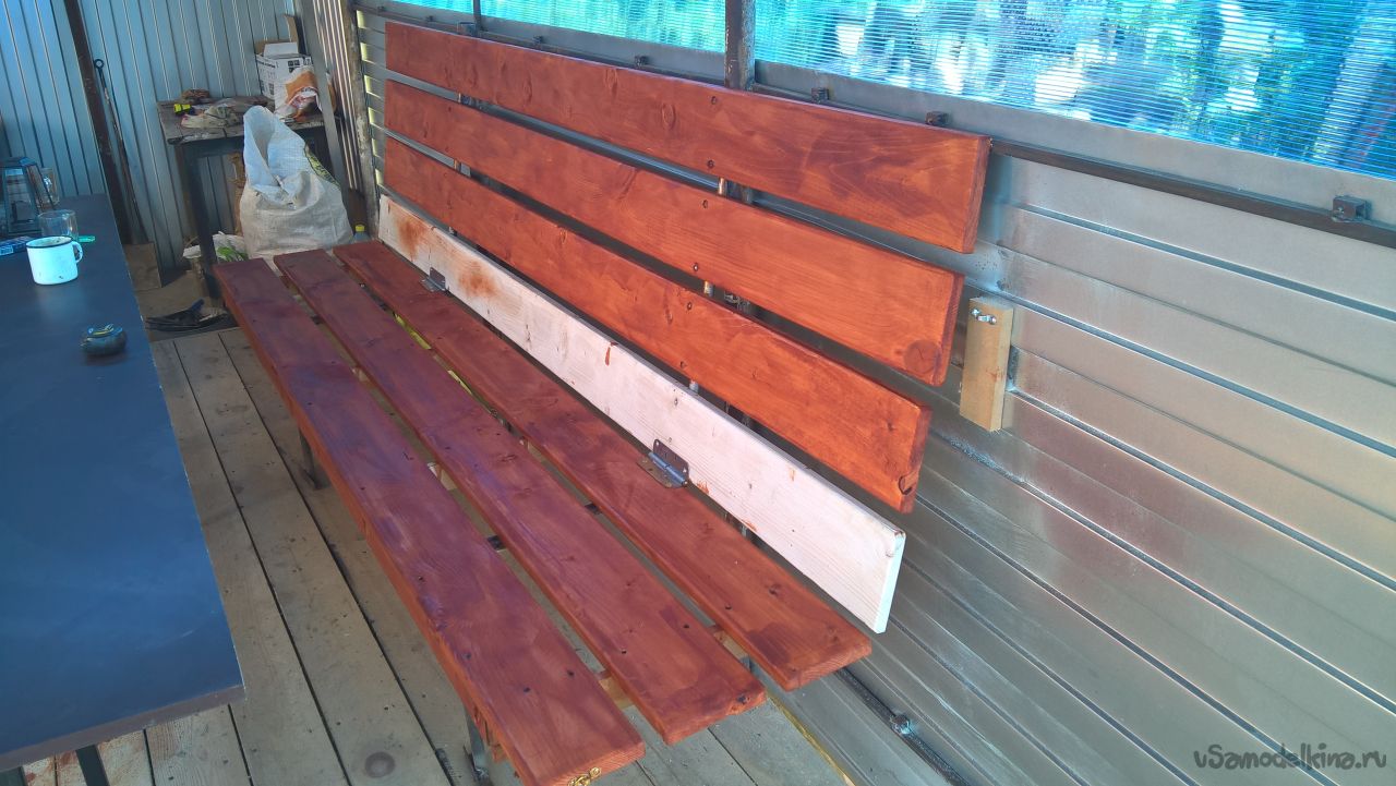 Скамейки из дерева на балкон