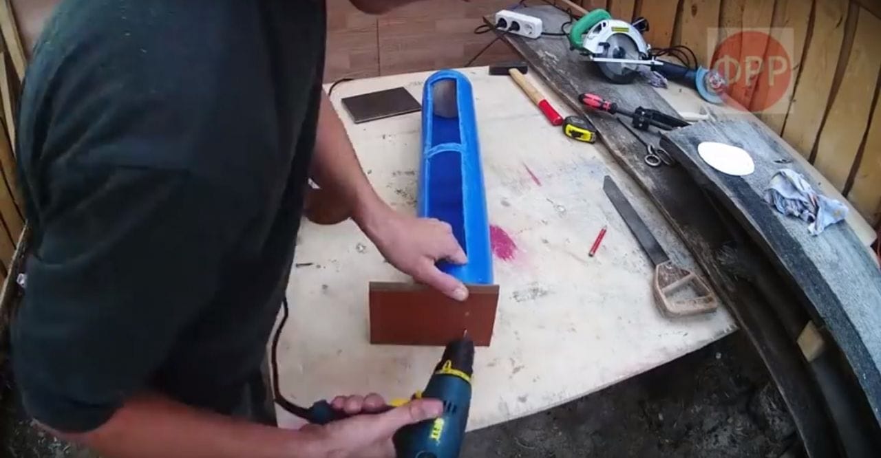 Кормушки для кур — как сделать своими руками простую и автоматическую кормушку (120 фото + видео)