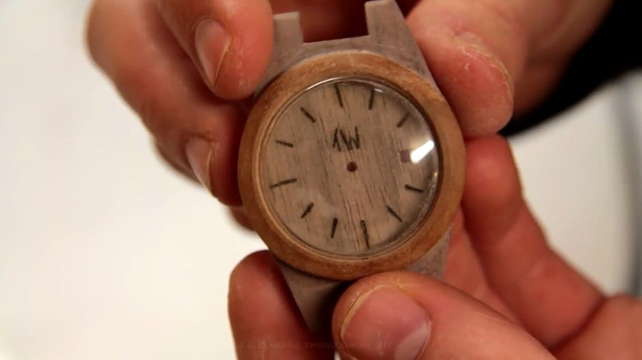 Пластиковый корпус часов. Деревянный корпус для часов. Самодельный корпус для наручных часов. Часовые корпуса для наручных часов. Наручные часы в деревянном корпусе.