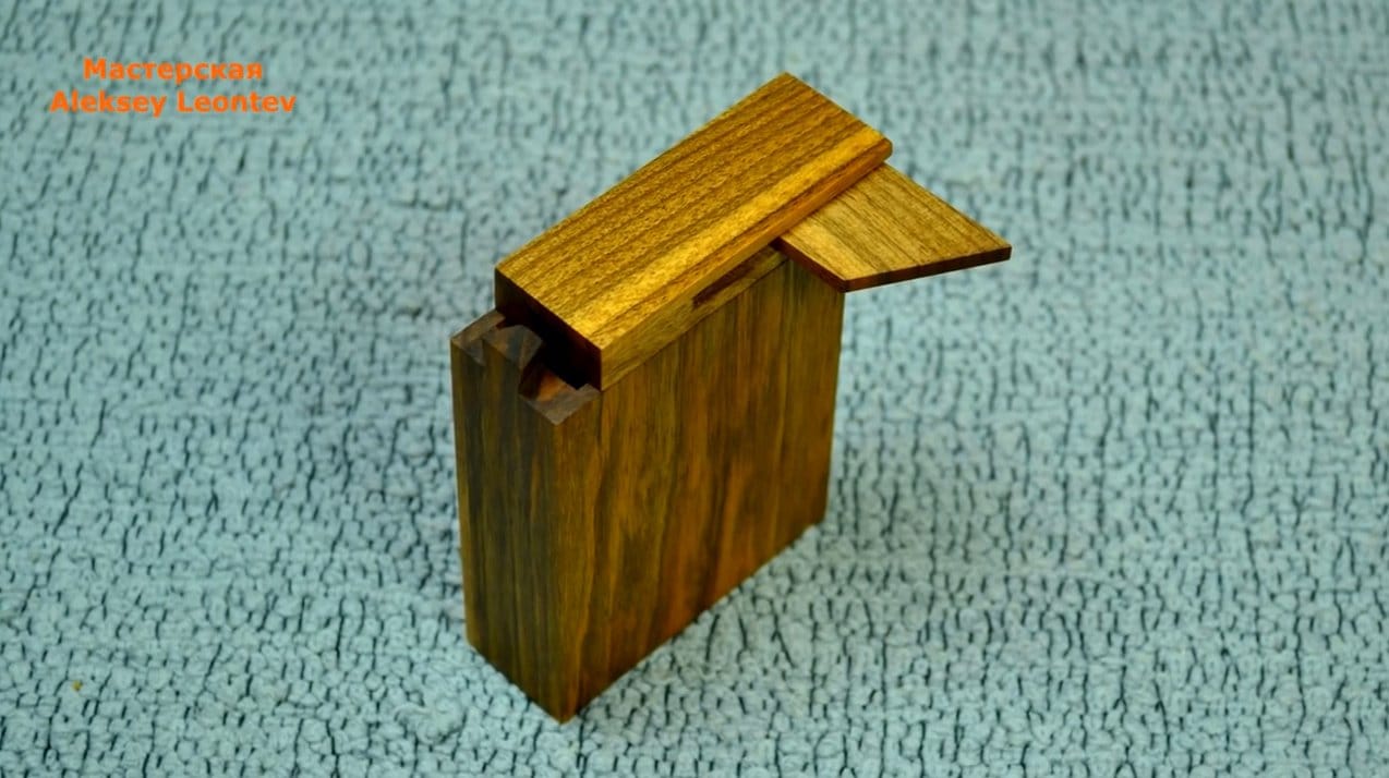 Светильник с тайником