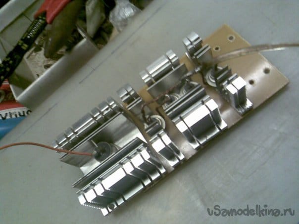 Стационарное Универсальное Зарядное Устройство. 6 секций. 3в, 6в, 9в, 12в, 18в, 220в