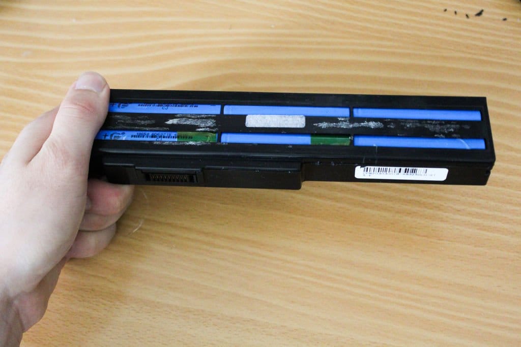 Как заряжать новый аккумулятор ноутбука. Восстановление акб ноутбука. Напряжение на батареях ноутбука. Как восстановить аккумулятор переменным током. Как продлить жизнь батарейке.