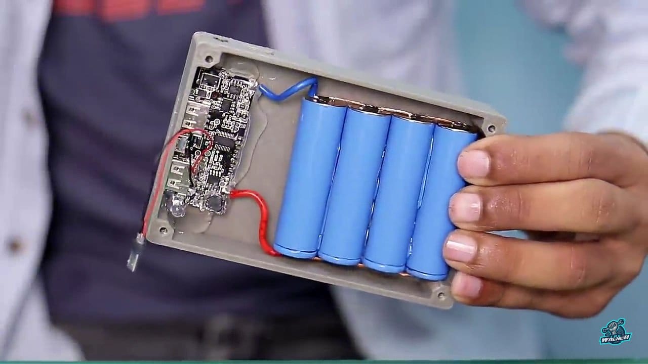 Power Bank с функцией беспроводной зарядки