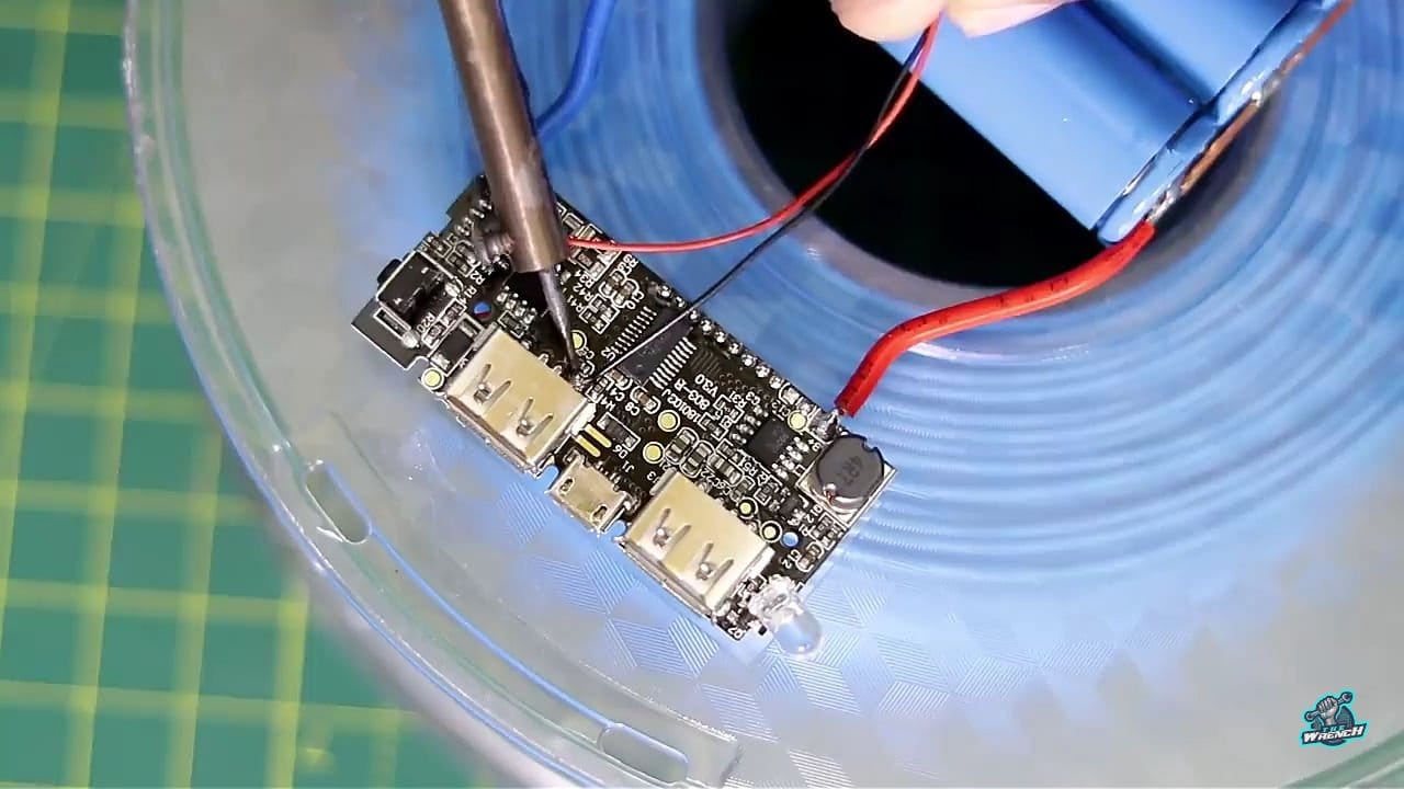 Power Bank с функцией беспроводной зарядки