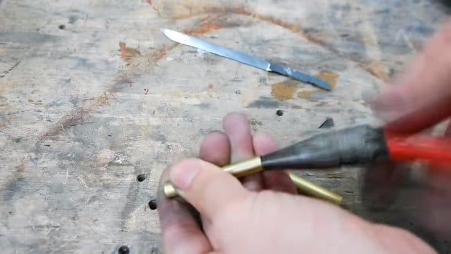 Миниатюрный нож в латунной трубке