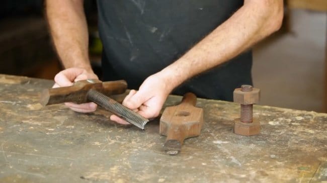 Самодельные лерка и метчик М32, изготовление деревянных болтов и гаек