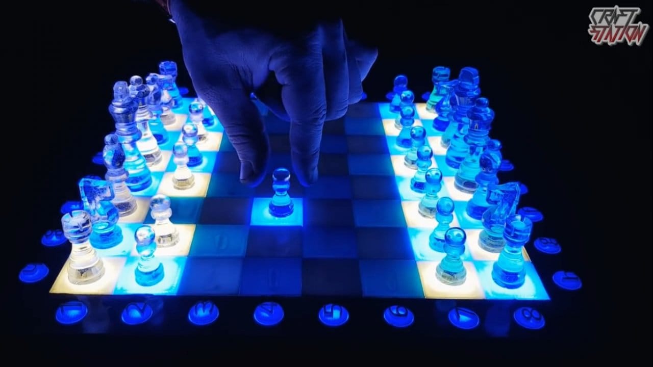Светящиеся шахматные фигуры своими руками |
