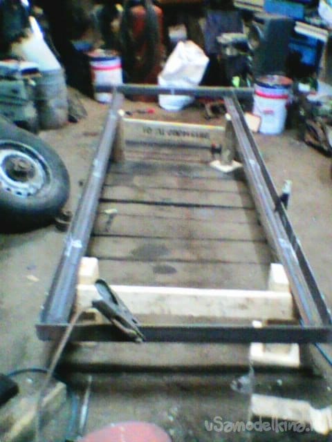 Плавающий гусеничный снегоболотоход Пегас