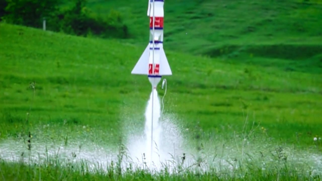 Мега простая водяная ракета своими руками.