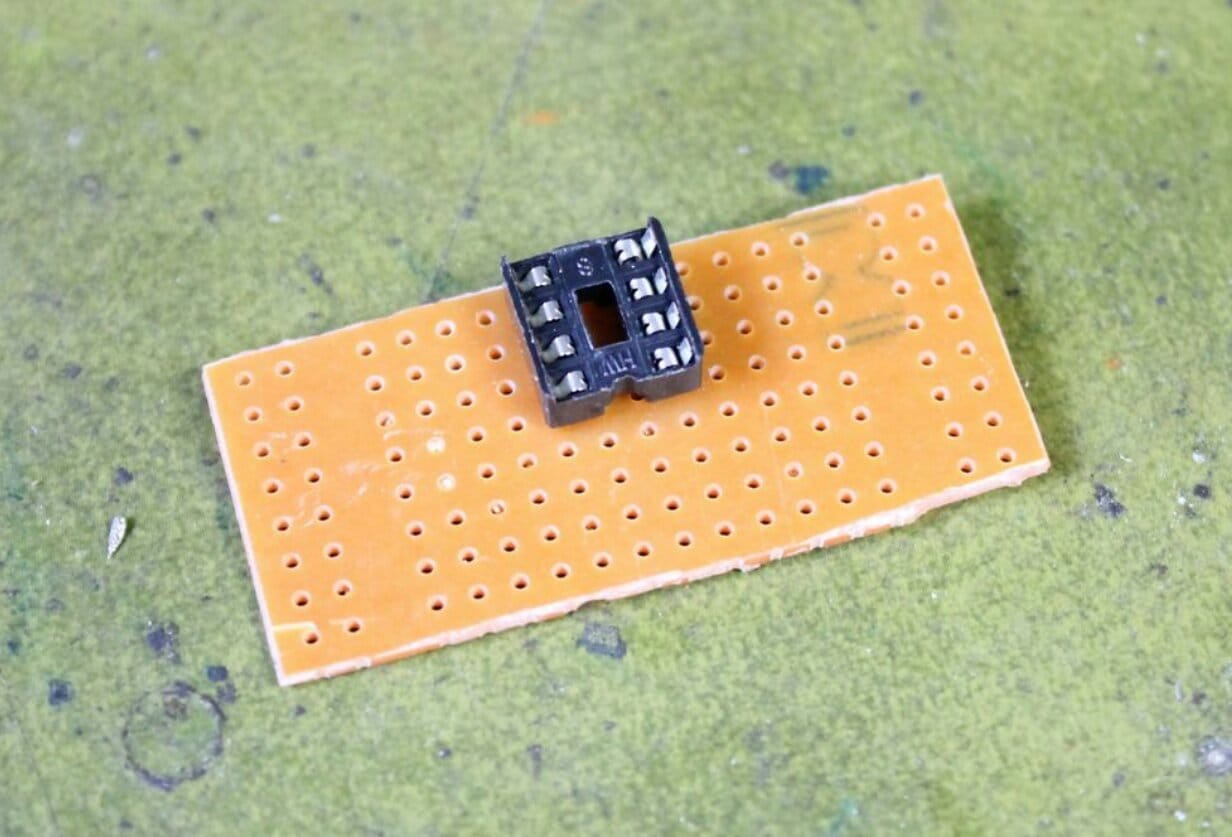 Источник отрицательного напряжения