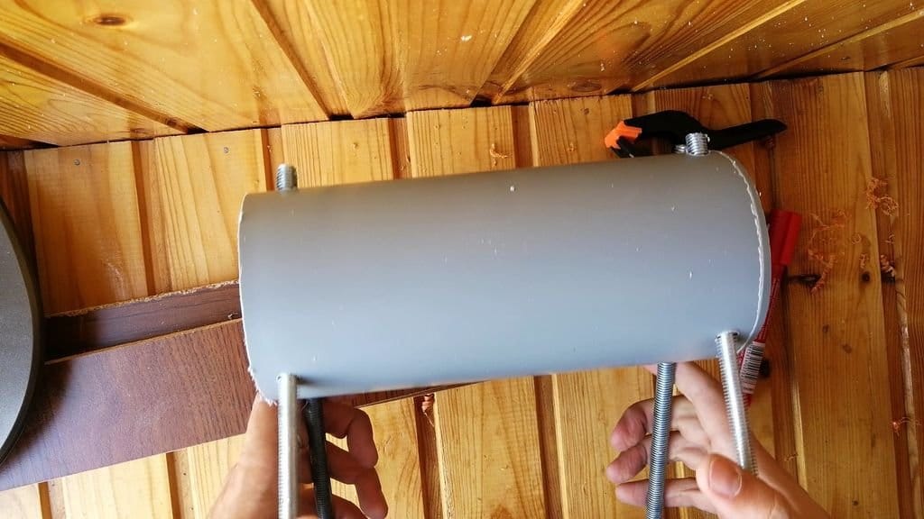 Мощный зажим из ПВХ-трубы