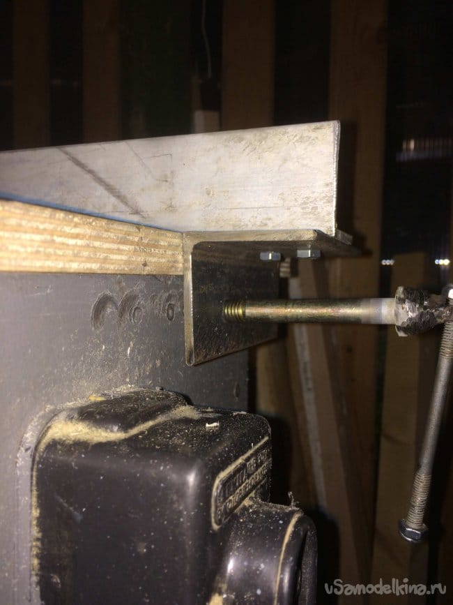 Прижим м помощью стального уголка и выключатель