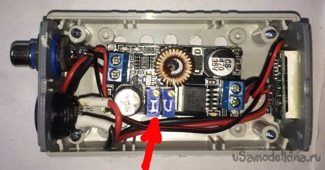 Плата стабилизатора внутри блока.