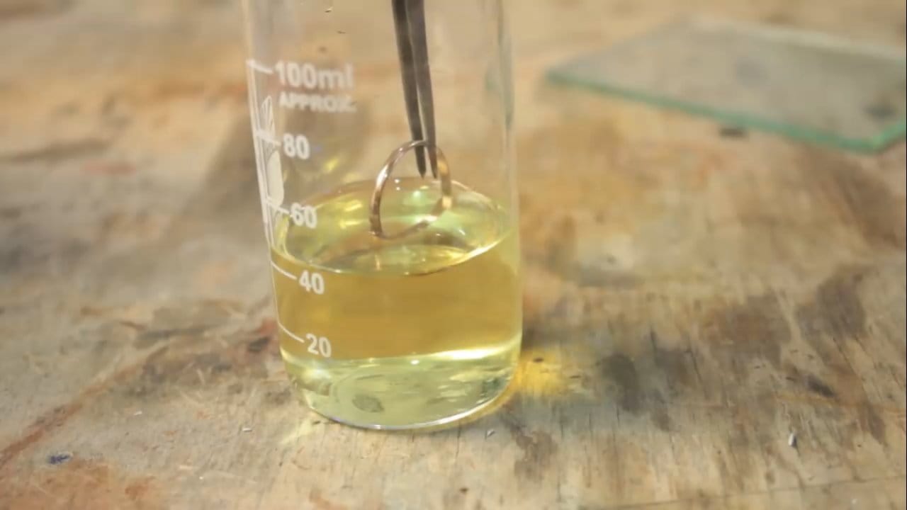 Проверка золота на подлинность в ломбарде реактивами с фото