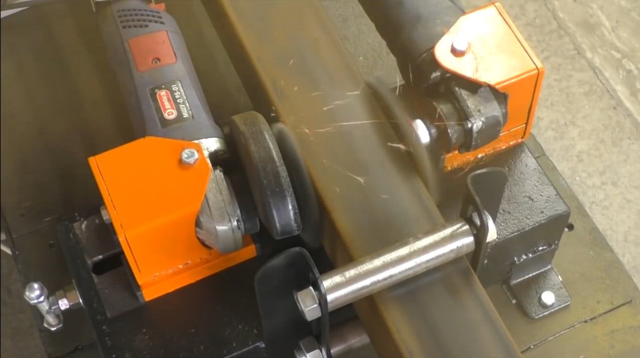 Зачистной станок для профильной трубы. Станок для очистки труб от ржавчины. Зачистить профильную трубу. Зачистить профильную трубу. Зачистить профильную трубу.