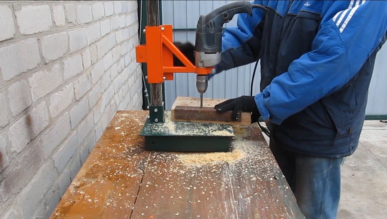 Как сделать сверлильный станок из дрели своими руками | Mazay DIY — Самоделки от Мазая | Дзен