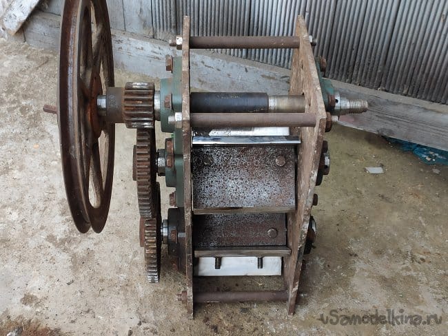 Блок измельчителя веток